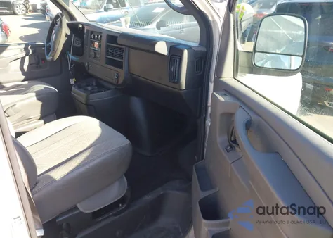 2010 GMC Savana 1500 Lt z USA, uszkodzony, nr VIN 1GKUGCD4XA1132002